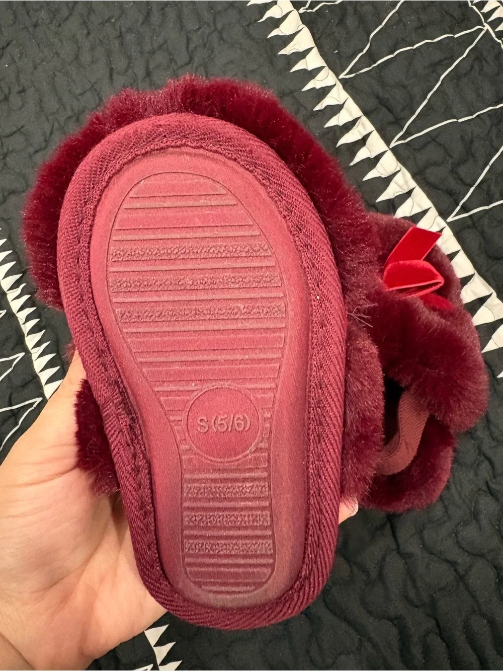 Kids Plush Pom-Pom Bow Slippers in Burgundy